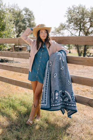 ChappyWrap - Vintage Blue Bandana Blanket: Original