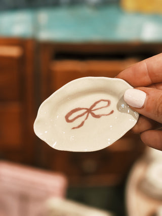 Scalloped Bow Dish