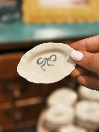 Scalloped Bow Dish