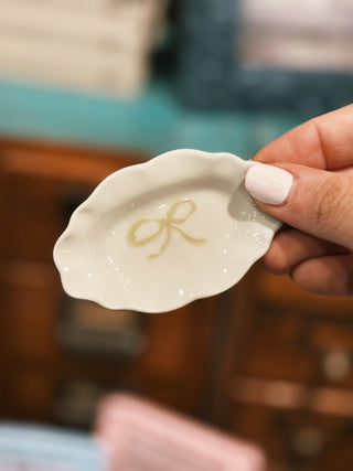 Scalloped Bow Dish