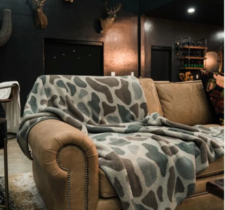 Burlebo - Classic Deer Camo Sherpa Blanket
