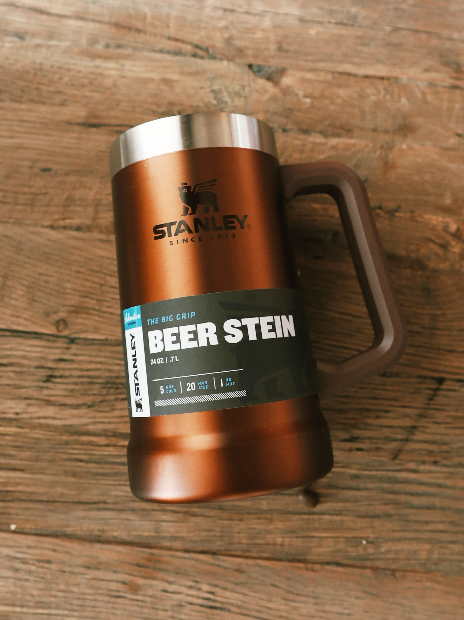  Stanley Adventure Big Grip Beer Stein, 24oz Stainless Steel Beer  Mug, Double Wall Vacuum Insulation, Hammertone Green : Home & Kitchen