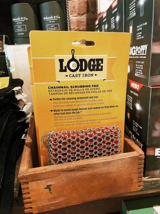 Lodge: Red Silicone + Chainmail Scrubbing Pad